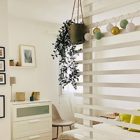 Studio Cosy Avec Terrasse Et Garage Saint-Laurent Du Var Limitrophe Nice ภายนอก รูปภาพ