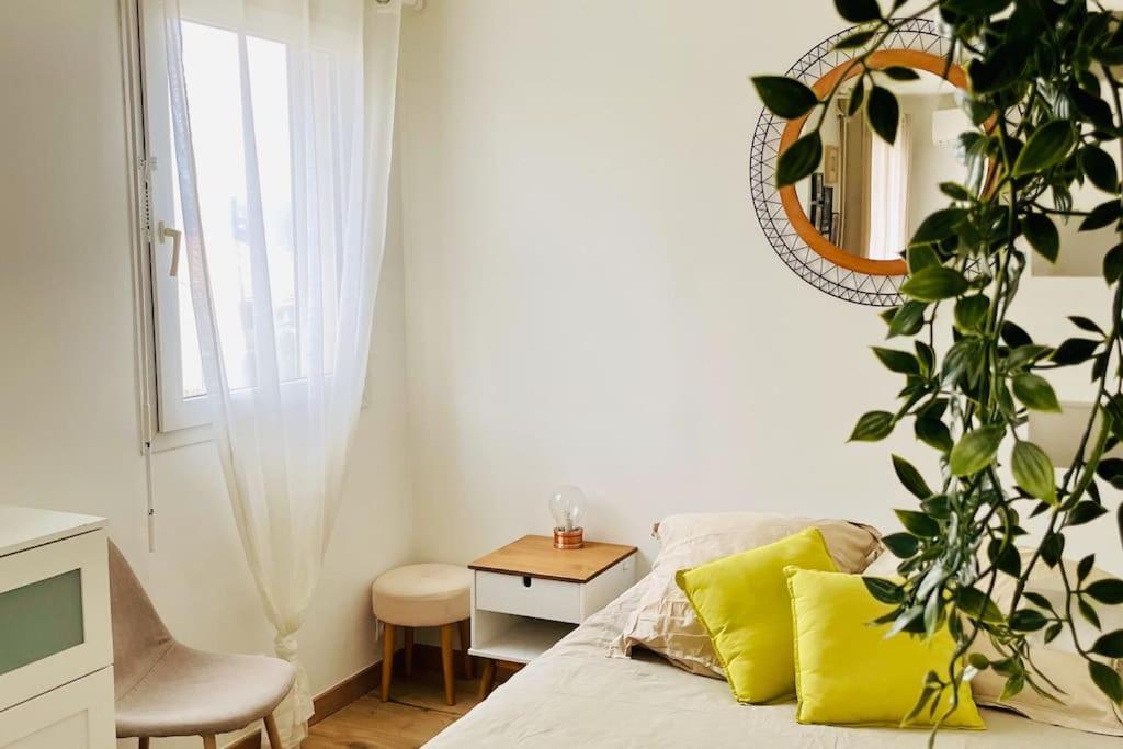Studio Cosy Avec Terrasse Et Garage Saint-Laurent Du Var Limitrophe Nice ภายนอก รูปภาพ